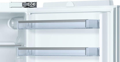 Bosch KUL15AFF0 Serie 6 Unterbau-Kühlschrank, 82 x 60 cm Nische, 123 L, Flachscharnier, Made in Germany, LED-Beleuchtung gleichmäßige Ausleuchtung, MultiBox Lagerung von Obst und Gemüse