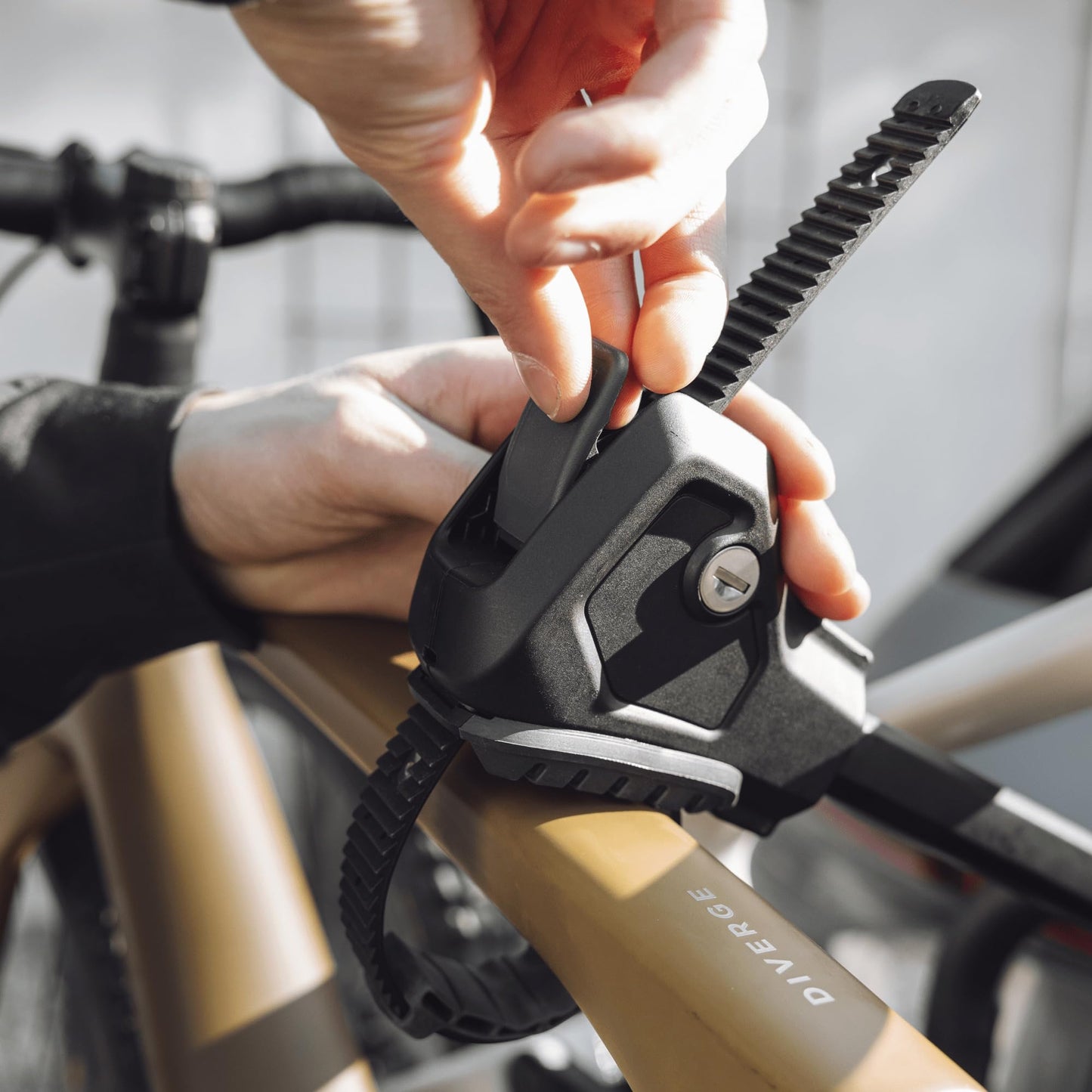 Thule EasyFold XT Fahrradträger, Fahrradträger Anhängerkupplung Black/Aluminum, 2 Bikes