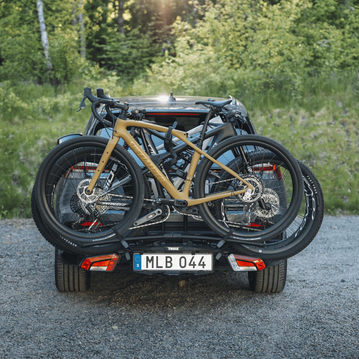Thule EasyFold XT Fahrradträger, Fahrradträger Anhängerkupplung Black/Aluminum, 2 Bikes