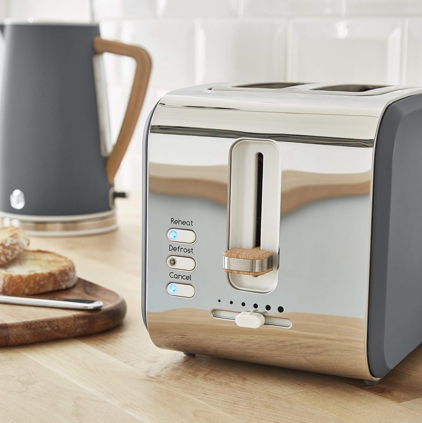 Swan Nordic Frühstücksset, Wasserkocher, 1,7 l, 2200 W, Breitschlitz-Toaster, 2 Scheiben, digitale Mikrowelle 20 l, modernes Design, Holzoptik, grau