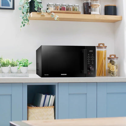 Samsung MC28A5137KK/E1 Kombi-Mikrowelle mit Grill und Heißluft, 900 W, 28 l Garraum, AirFry, Power Defrost, Kratzfester Keramik-Emaille-Inneraum, Schwarz